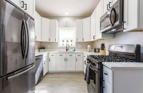 Joliet Wohnung | Historic Hideaway*King Bed*Remodeled* fast Wi-Fi