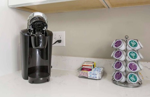 Joliet Wohnung | Historic Hideaway*King Bed*Remodeled* fast Wi-Fi