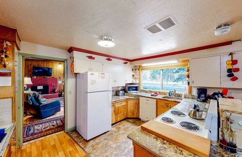 Joseph Haus | Historic home with mountain views & kids play area - great for reunions/retreats