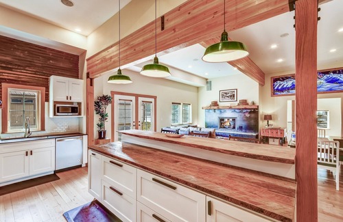 Skykomish Kabine | Historic luxe lodge in heart of Cascades