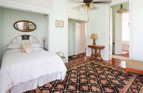 Esplanade Ridge Haus | Historic mansion close to FQ with large courtyard