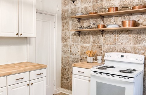 Central Gardens Haus | Historic Midtown Chateau + Guest House - Minutes from Everything