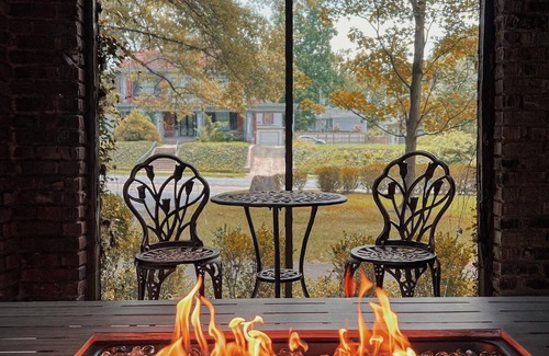 Central Gardens Haus | Historic Midtown Chateau + Guest House - Minutes from Everything