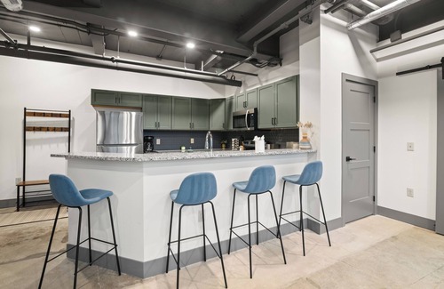 Newark Wohnung | Historic Newark Station- 10% off Earthworks Cafe