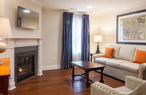 Williamsburg Resort | Historisches Patrick Henry Square Resort