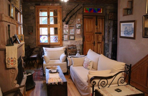 Ayvalik Haus | Historisches Steinhaus mit Garten und Blick in Cunda / Ayvalik