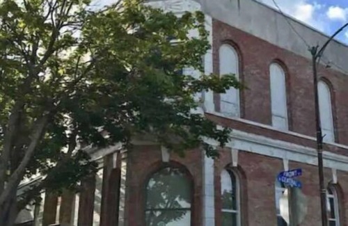 El Paso Haus | Historic Suite Overlooking Downtown. Located above a Museum! Claw foot tub. n