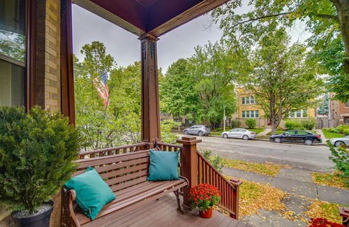 Oak Park Haus | Historic Townhome in Oak Park with Backyard!