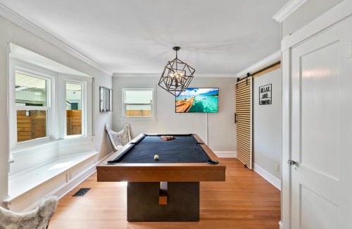 Lake Worth Villa | Historic Waterfront estate With Yard & Modern Kitchen