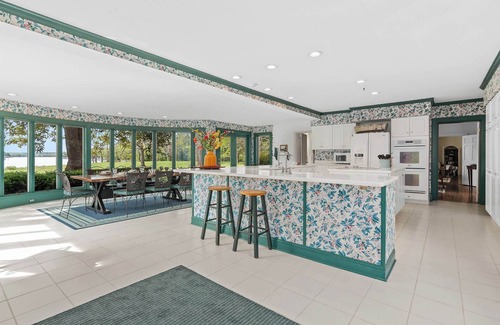 Oxford Haus | Pet-Friendly Stay with Pool – Relax & Unwind!