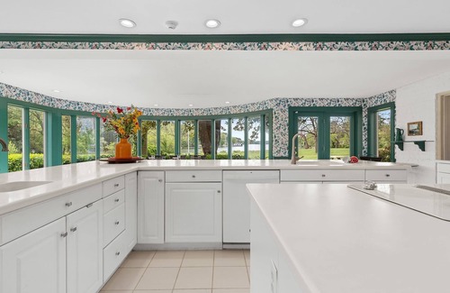 Oxford Haus | Pet-Friendly Stay with Pool – Relax & Unwind!