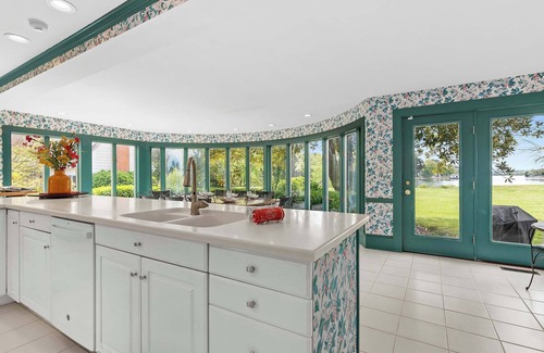 Oxford Haus | Pet-Friendly Stay with Pool – Relax & Unwind!