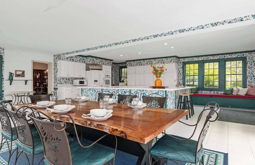 Oxford Haus | Pet-Friendly Stay with Pool – Relax & Unwind!