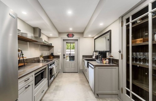 Somerset Haus | Historical & Quaint Renovated I-House in Downtown Somerset W/Great Walkability