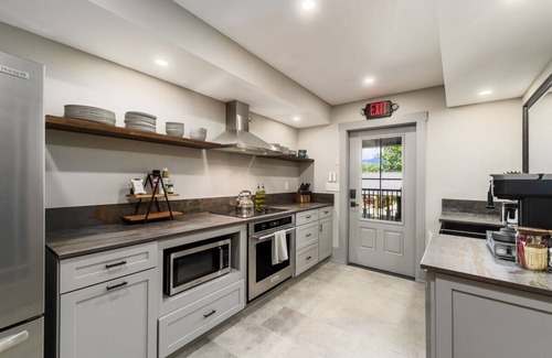 Somerset Haus | Historical & Quaint Renovated I-House in Downtown Somerset W/Great Walkability