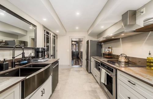 Somerset Haus | Historical & Quaint Renovated I-House in Downtown Somerset W/Great Walkability