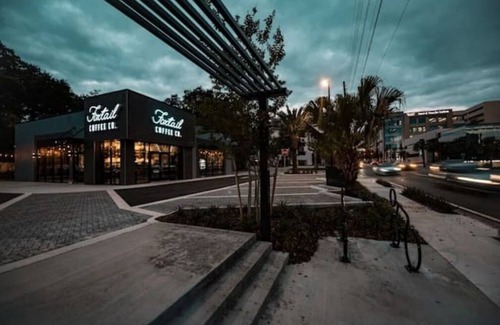 Wadeview Park Haus | Historical SodoHouse DT near hospitals - Sleeps 11