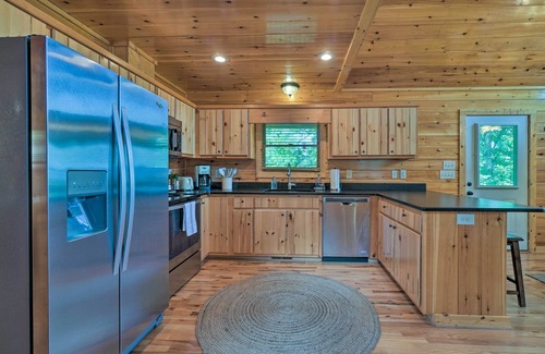 Unaka Kabine | ‘Hiwassee Hideaway' Cabin w/ Mountain Views!