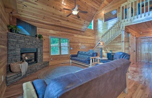 Unaka Haus | Hiwassee Hideaway Cabin with Mountain Views!