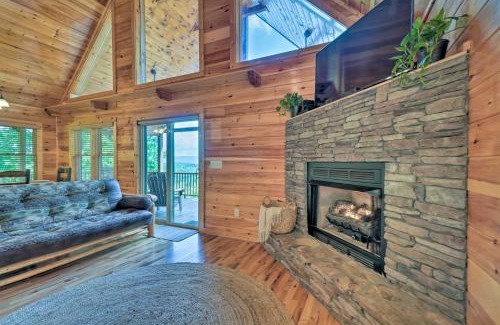 Unaka Haus | Hiwassee Hideaway Cabin with Mountain Views!