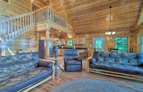 Unaka Haus | Hiwassee Hideaway Cabin with Mountain Views!
