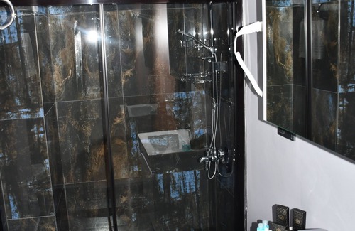 Cekmekoy Hotel | HMZ LUXURY ÇEKMEKÖY KONAKLAMA TESİSİ