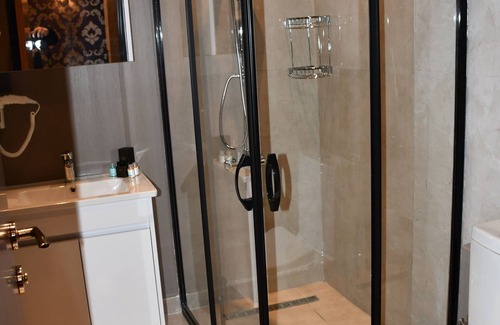 Cekmekoy Hotel | HMZ LUXURY ÇEKMEKÖY KONAKLAMA TESİSİ