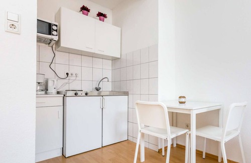Golzheim Wohnung | D02 helle und freundliche Ferienwohnung für drei in Düsseldorf mit gratis W-LAN und Waschmaschine