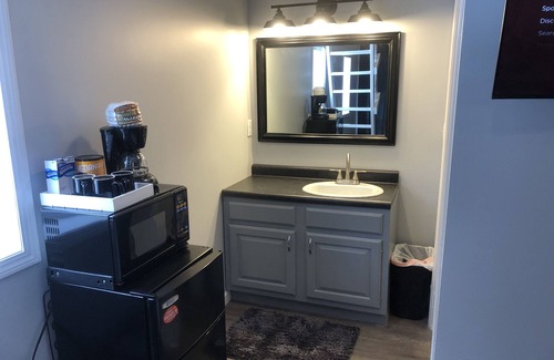 Beulah Wohnung | Hockey Room - Sleeps 7, Two TVs & Wooded Trails