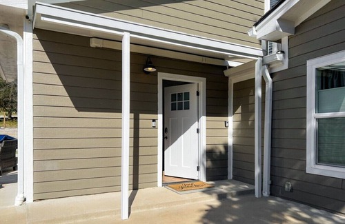 Fayetteville Haus | Hog Heaven | 4 wooded Acres, 10 minutes from UofA!