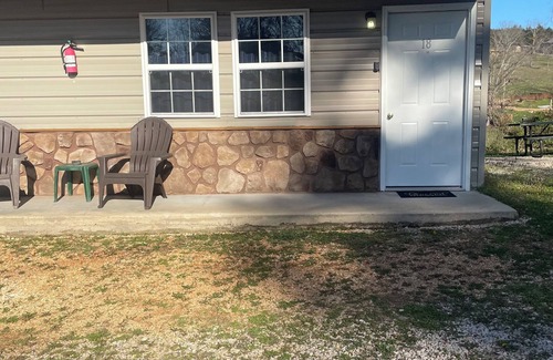 Eminence Hütte | Hogan's Hideout Duplex #18 is a cozy, private duplex