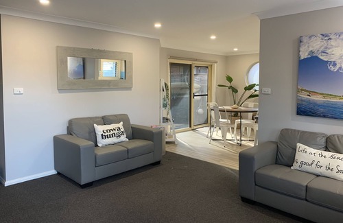 Merewether Haus | Hoggy's @ Merewether Beach - Close to Everything