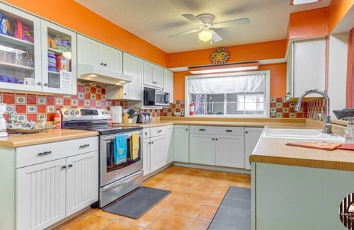 Columbus Haus | Hole in the Wall Getaway - USA/MEXICO Border Bed & Breakfast