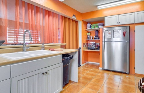 Columbus Haus | Hole in the Wall Getaway - USA/MEXICO Border Bed & Breakfast