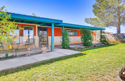 Columbus Haus | Hole in the Wall Getaway - USA/MEXICO Border Bed & Breakfast