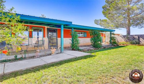 Columbus Haus | Hole in the Wall Getaway - USA Mexico Border Bed and Breakfast