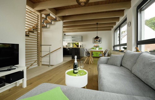 Neustadt-Hambach Haus | Ferienhaus Weinhäusel - mit Blick auf das historische Hambacher Schloß