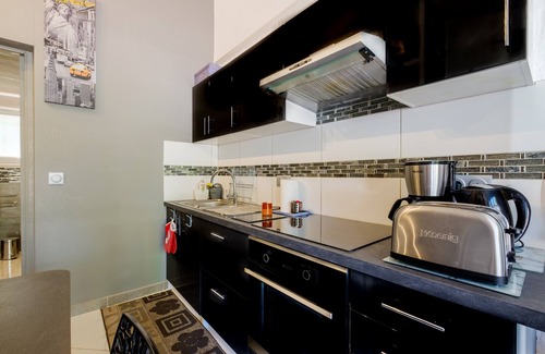 Saint-Cezaire-sur-Siagne Wohnung | Ferienwohnung "Lou Paradou" mit Gemeinschaftspool, privater Terrasse und WLAN