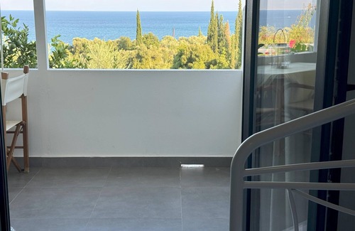 Kompi Wohnung | Ferienwohnung oberhalb des schönen Peroulia Strandes, Wifi | Messenien, Peloponn