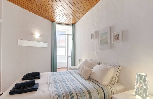 Praia das Macas Wohnung | Holiday Apartment "Mar E Serra IIII" near Beach with Balcony & Wi-Fi