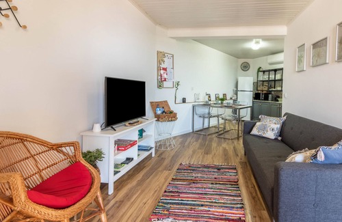 Ponta Delgada Wohnung | Ferienwohnung 'Palmeira House - Fernandes Cottage' mit Meerblick, Gemeinschaftspool und WLAN