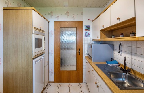 Bad Arolsen Wohnung | Ferienhaus 'Am Twistesee 1 Souterraint' mit Terrasse, Garten & WLAN