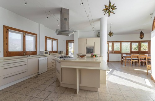 Almunecar Haus | Ferienhaus "Casa Laura" mit Bergblick, Pool, Garten, A/C & WLAN