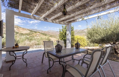 Almunecar Haus | Ferienhaus "Casa Laura" mit Bergblick, Pool, Garten, A/C & WLAN