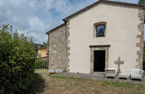 Barberino di Mugello Haus | Holiday Home 'Castello Di Mangona' with Mountain View and Private Garden