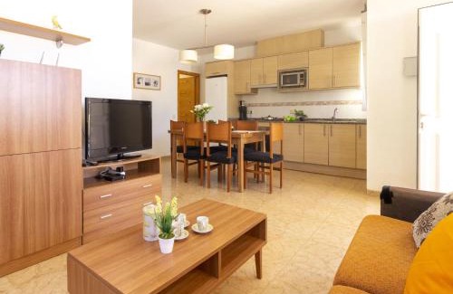 Riumar Haus | Holiday Home Flamenc 3 by Interhome