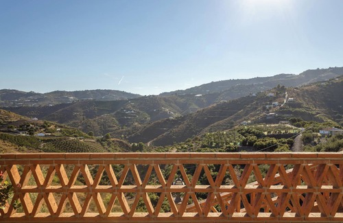 Frigiliana Haus | Ferienhaus "Fuente Luz Cottage" mit Bergblick, Pool, WLAN, Terrasse & Garten