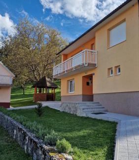 Canton 10 Haus | Holiday Home Gredina