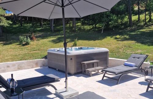 Canton 10 Haus | Holiday Home Gredina