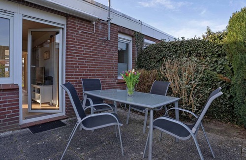 Berumbur Haus | Ferienhaus 'Haus Blauer Wacholder' mit privater Terrasse, privatem Garten und Wi-Fi